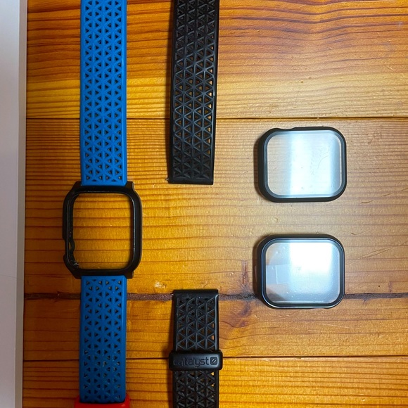 APPLE WATCH 7 45mm WITH ACCESSORIES BUNDLE - Picture 12 of 12